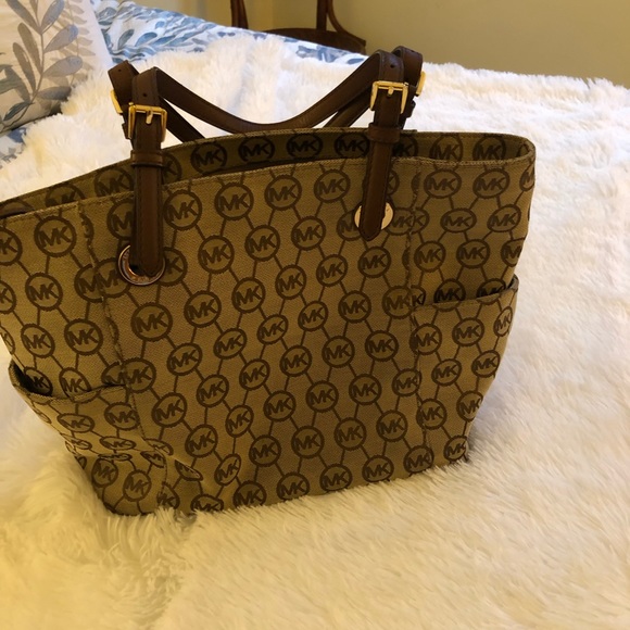 Handbag - Picture 2 of 7